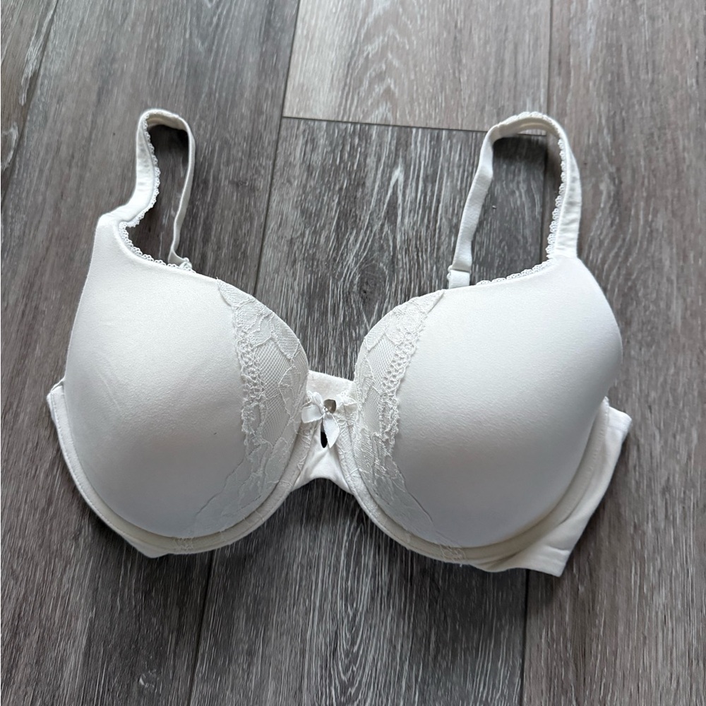 VICTORIA’S SECRET CLASSIC WHITE LACE BRA - ALL BRAS BUY TWO GET ONE FREEEEE!